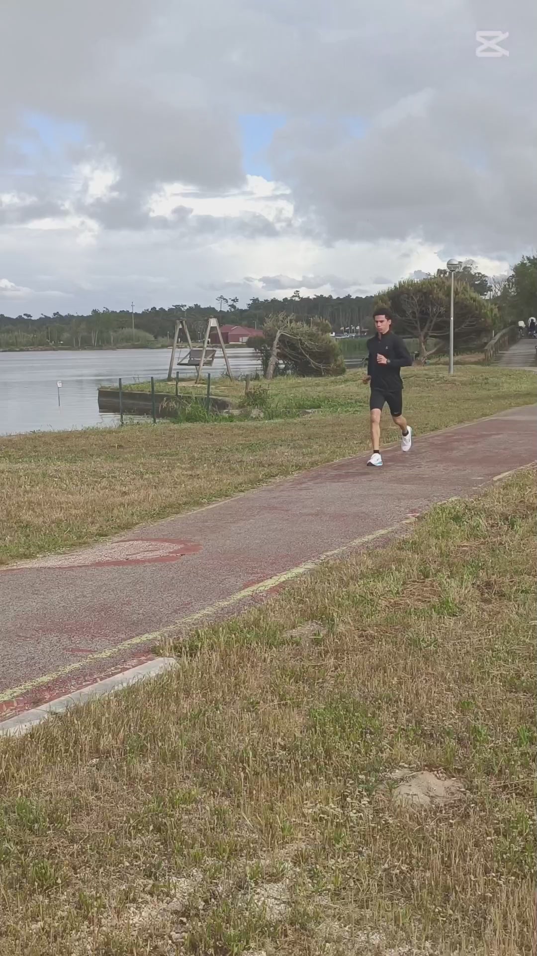 Carregar vídeo: Vê como o nosso equipamento pode transformar o teu treino de corrida.